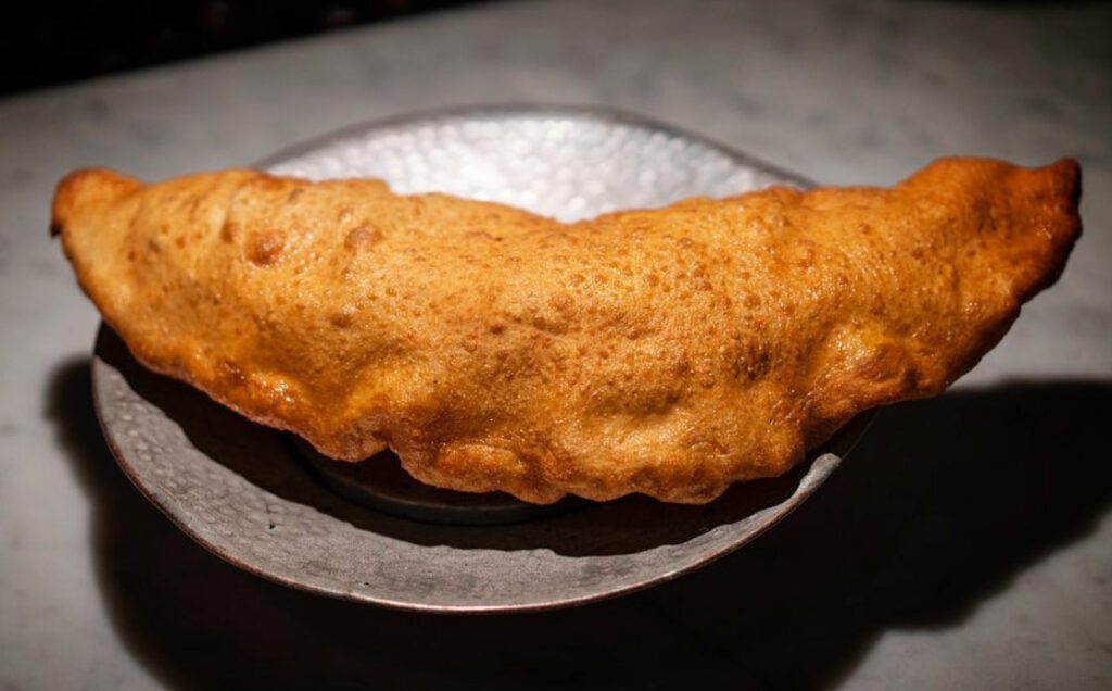 21.2 Calzone Prosciutto